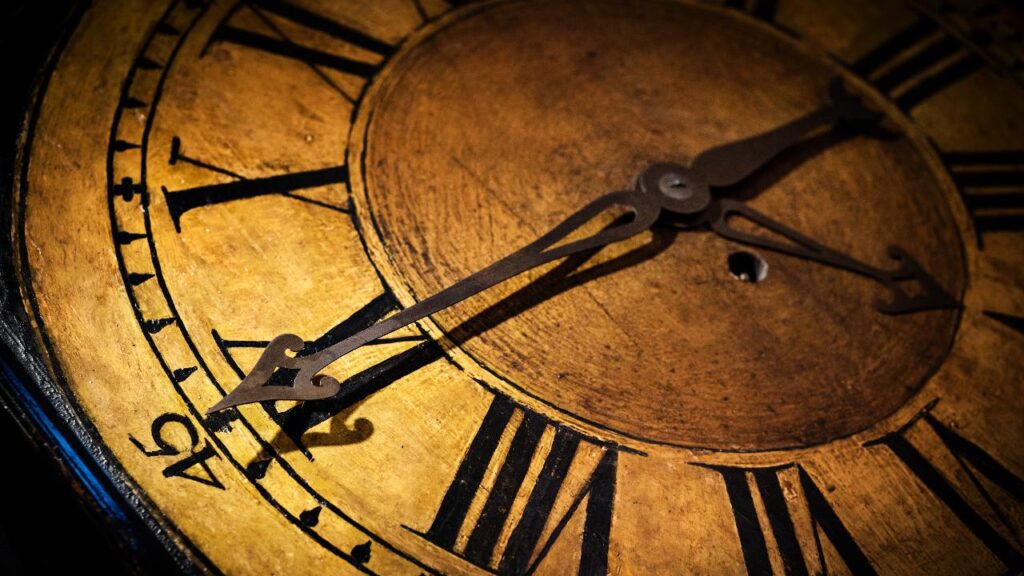 orologio antico ora legale