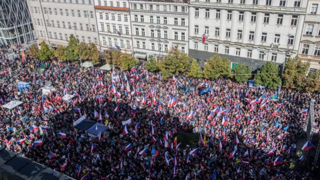 Praga: manifestazione contro l'invio di armi all'Ucraina