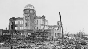 Quadro distrutto del Museo della Scienza e dell'Industria di Hiroshima, in Giappone. Così apparve poco dopo il lancio della prima bomba atomica, il 6 agosto 1945.