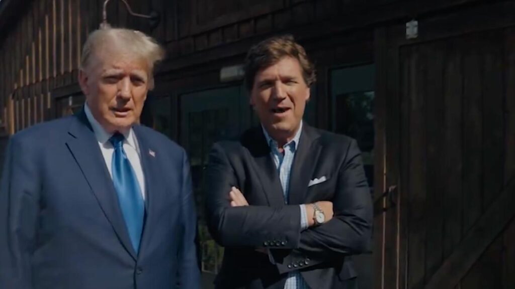 Donald Trump con Tucker Carlson
