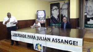 libertà per Julian Assange