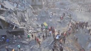 La distruzione al campo profughi di Jabalya dopo il bombardamento israeliano - 31 ottobre 2023