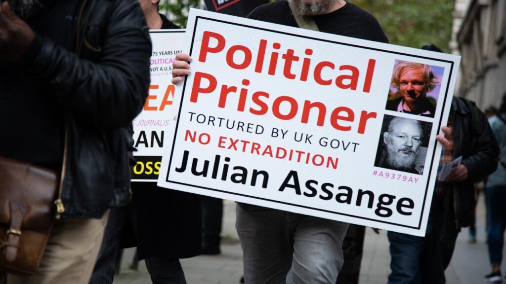 Jualian Assange prigioniero politico