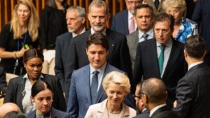 Il re di Spagna Felipe VI, il primo ministro canadese Justin Trudeau e la presidente della Commissione europea Ursula von der Leyen arrivano al Congresso mondiale di diritto presso la sede delle Nazioni Unite a New York il 21 luglio 2023