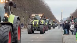 Trattori invadono Berlino contro i tagli del governo agli agricoltori - 18 dicembre 2023