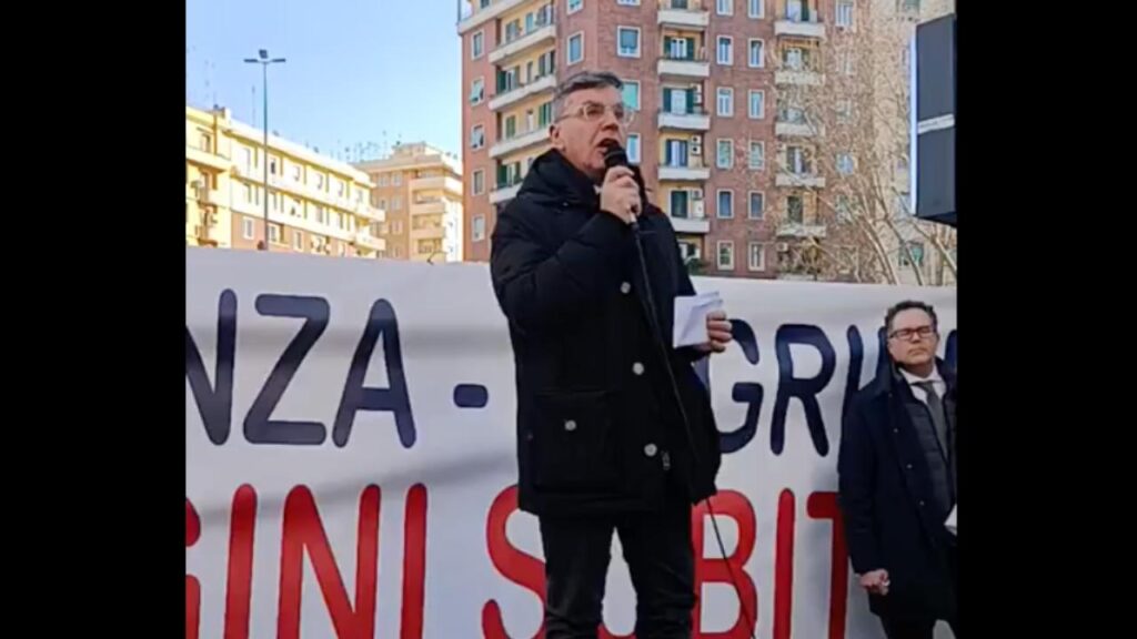 Svvocato Roberto Martina - Roma - manifestazione davanti alla procura per chiedere la non archiviazione delle indagini contro Speranza e Magrini - 12 gennaio 2024
