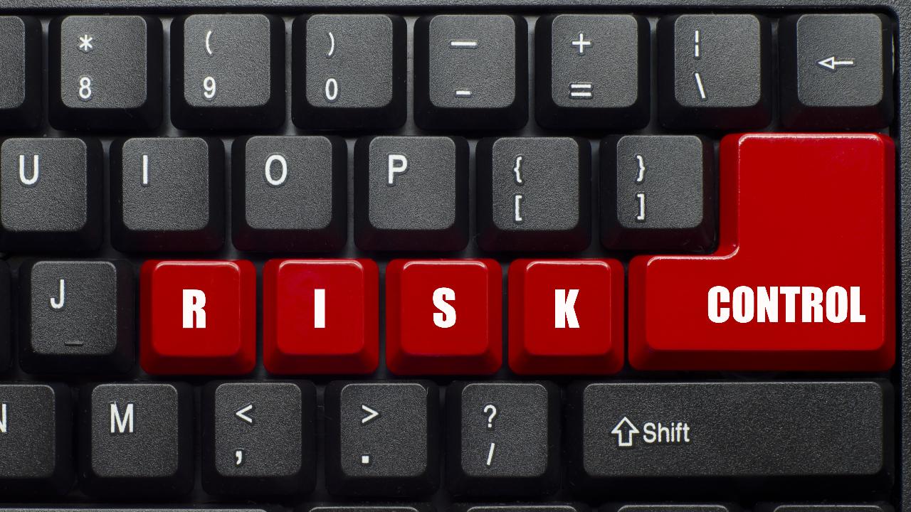 Risk Control chiusura Internet controllo censura rischi