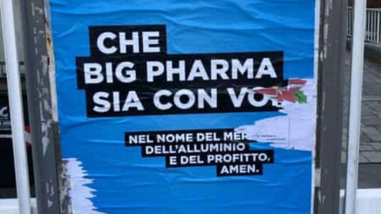 Torino - manifesti affissi davanti al plesso scolastico di San Salvario - gennio 2019 "Che Big Pharma sia con voi"