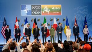 VILNIUS, LITUANIA. 12 luglio 2023. Evento dei leader del G7 per annunciare una dichiarazione congiunta di sostegno all'Ucraina, durante il VERTICE NATO del 2023 Meloni Macron