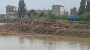 Alluvione Emilia Romagna - la diga bloccata dai rischi degli alberi - - 19 settembre 2024