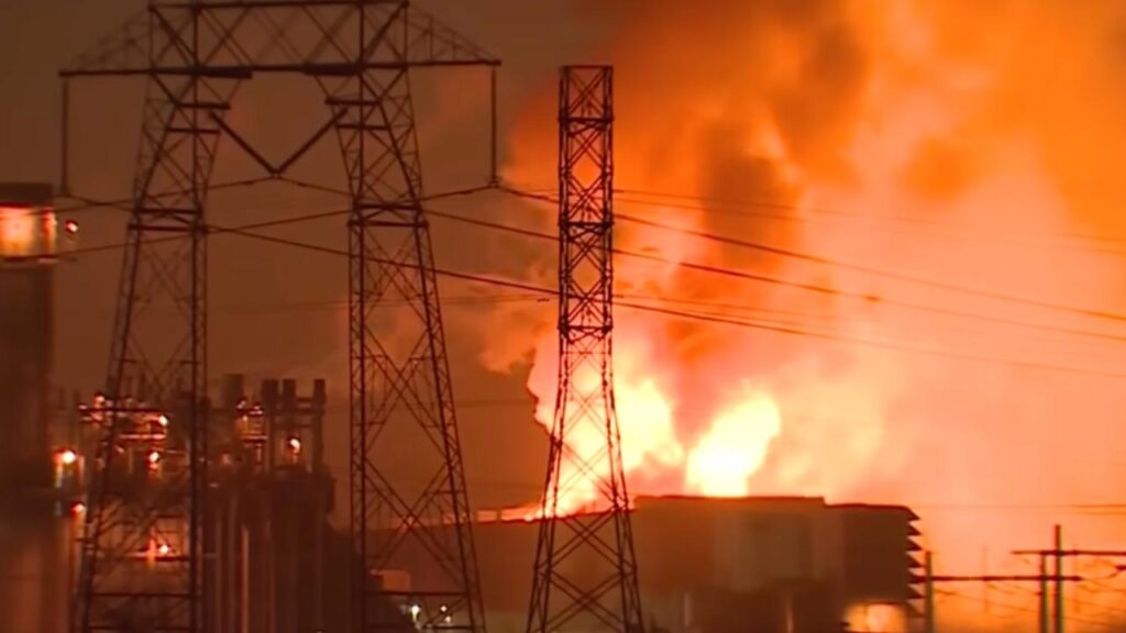 A fuoco uno dei più grandi impianti al mondo di stoccaggio di energia rinnovabile con batterie al litio in California - Gennaio 2025