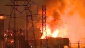 A fuoco uno dei più grandi impianti al mondo di stoccaggio di energia rinnovabile con batterie al litio in California - Gennaio 2025