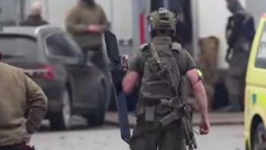 Forze dell'ordine in azione per una sparatoria in una scuola in Svezia - 2025