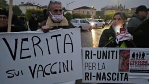 Villasfranca - 31 gennaio 2025 - protesta alla presentazione del libro Perché Guariremo - Verità sui vaccini